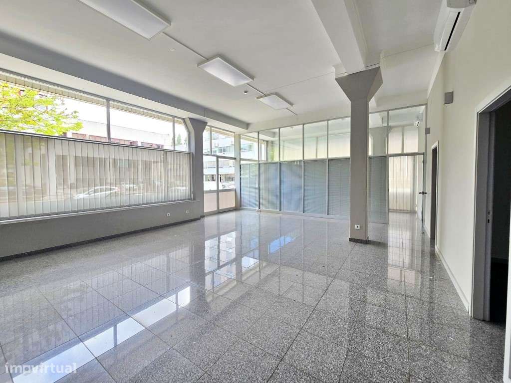 Loja no centro do Porto-7