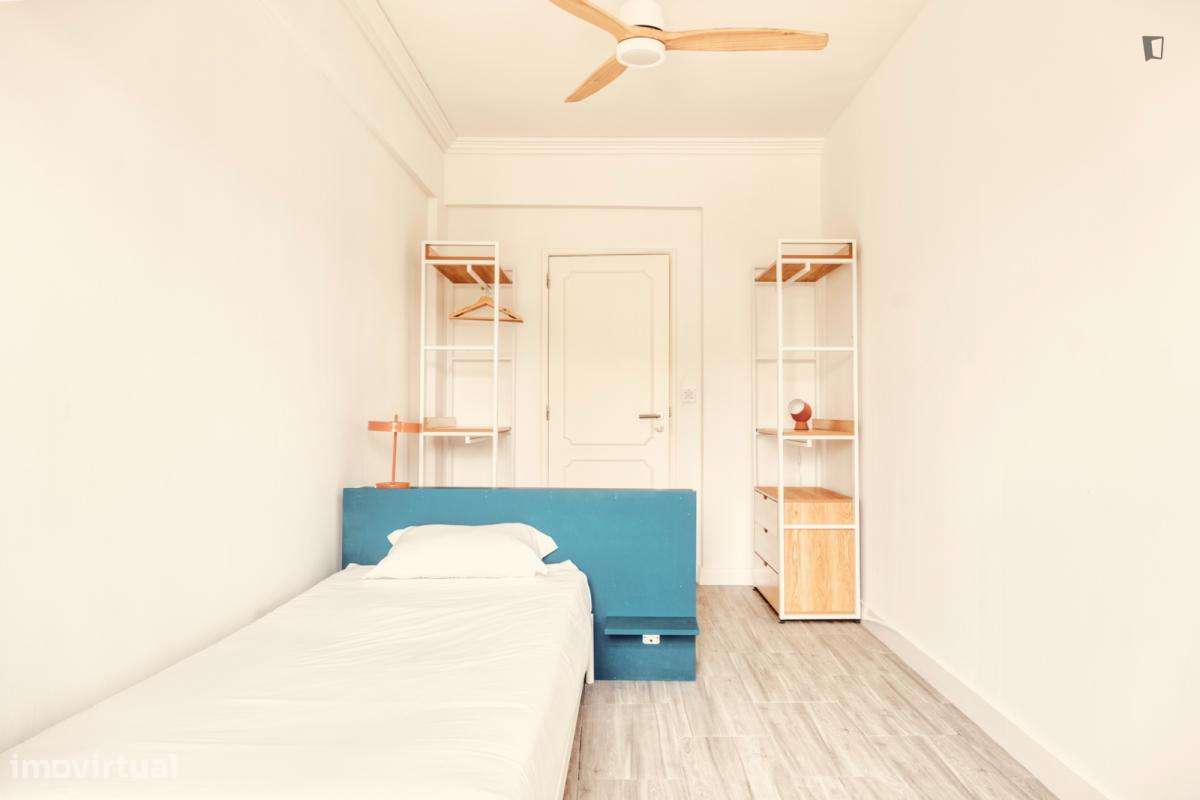 Quarto - localizado em Benfica Lisbon - Grande imagem: 4/10