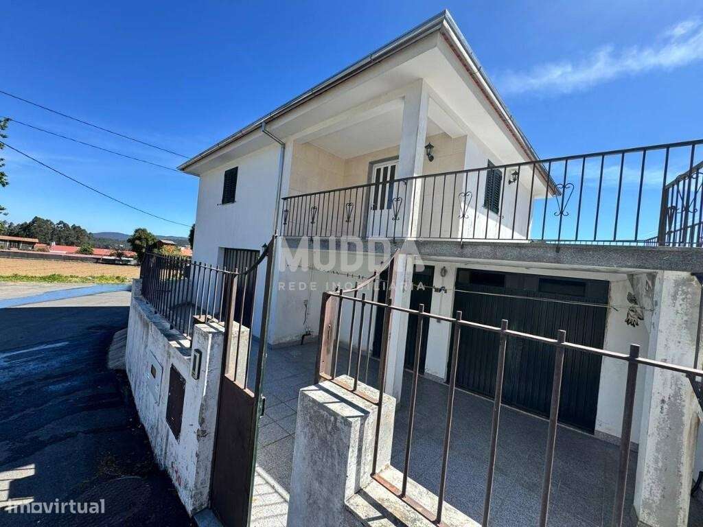 Moradia de 2 Pisos – Excelente Oportunidade em Romariz, Santa Maria da-25