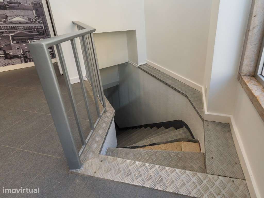 Loja para Investimento ou Comércio - Falagueira, Amadora-15