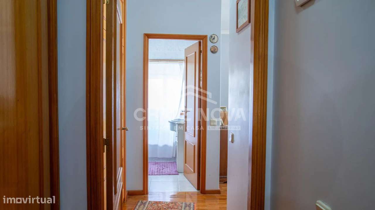 Apartamento T2 c/ varanda em Canelas-10