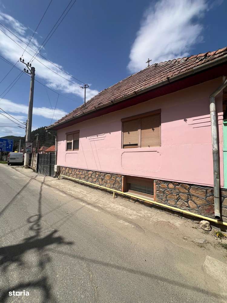 Casa de vânzare în Rășinari – Spațiu generos, zonă liniștită - Imagine principală: 4/19