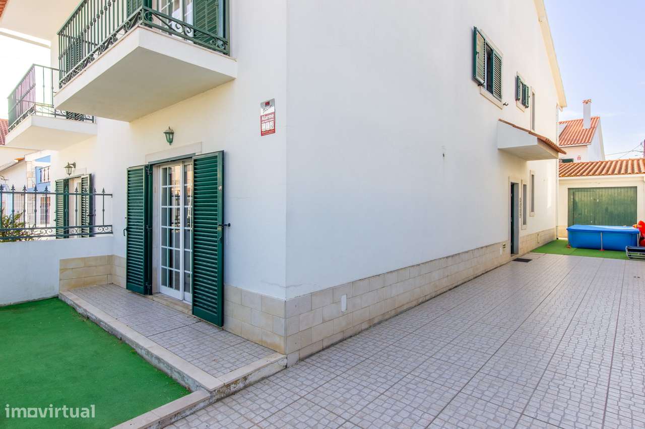 Quinta do Conde – Moradia Geminada de 4 assoalhadas c/ garagem-27