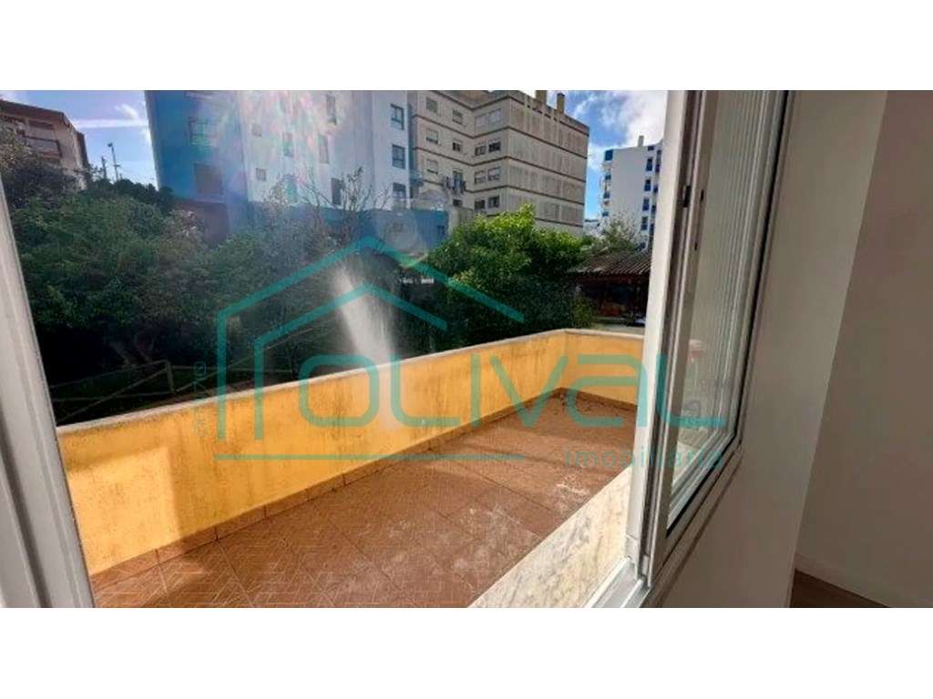 Apartamento T2 à venda na Rua Campos Monteiro-15