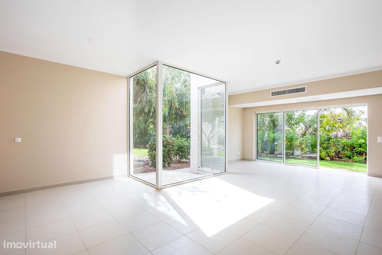 Moradia de Luxo em Condomínio Exclusivo com Piscinas no Carvoeiro-8