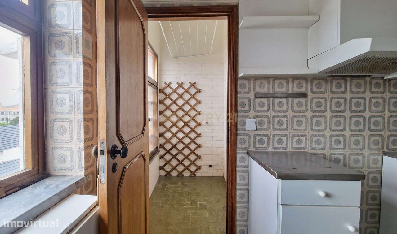 Apartamento T2 no centro histórico do Porto - Grande imagem: 2/17