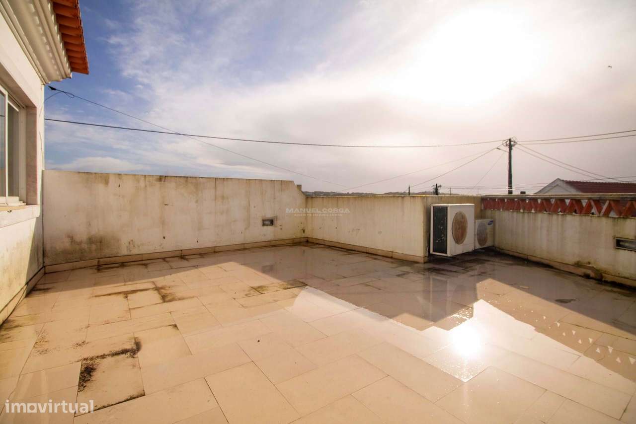 Edifício para Restauração com Terraço - Tituaria, Milharado-14