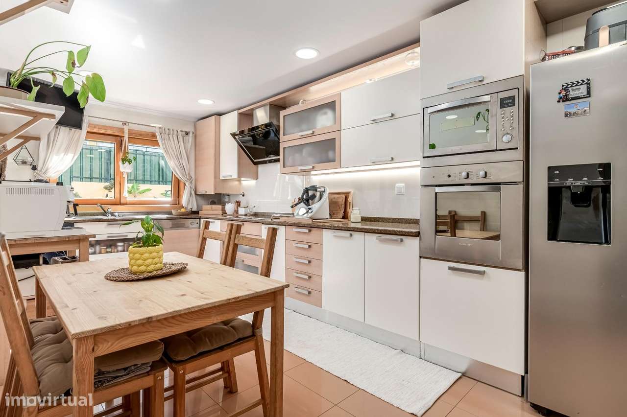 MORADIA ISOLADA T5 NA PÓVOA DE SANTA IRIA-8