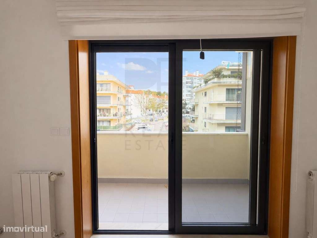 Excelente T3 com suíte, 3 varandas e garagem box em Cascais-17