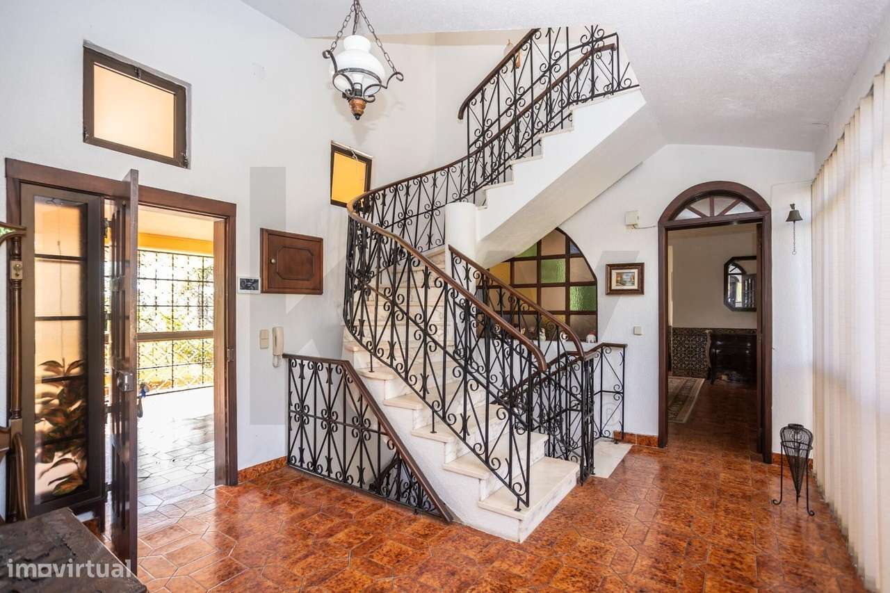 Fantástica Moradia T4 (10 Divisões) com Terreno de 869 m2 – Imenso Pot-2