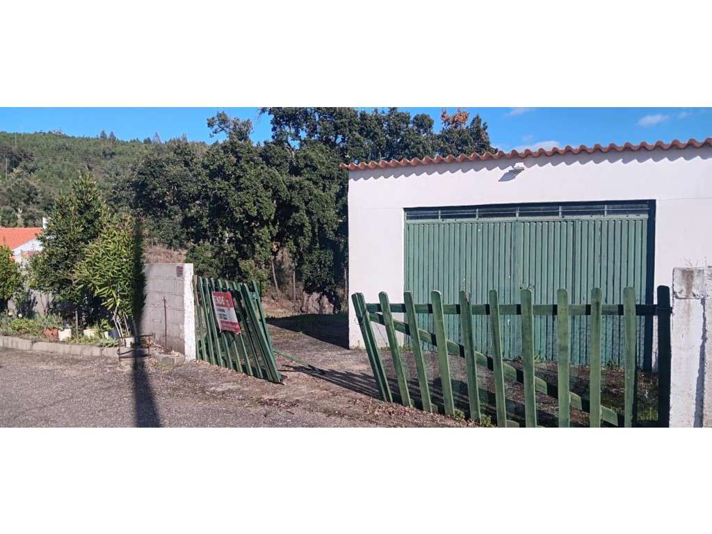Terreno com Garagem em aldeia a 5 minutos da Praia fluvial de carvo... - Grande imagem: 4/17
