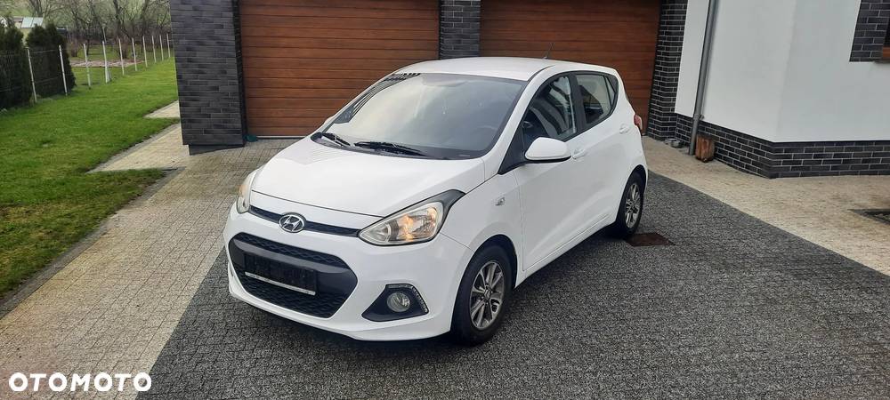 Hyundai i10 1.0 Fifa World Cup Edition - 10