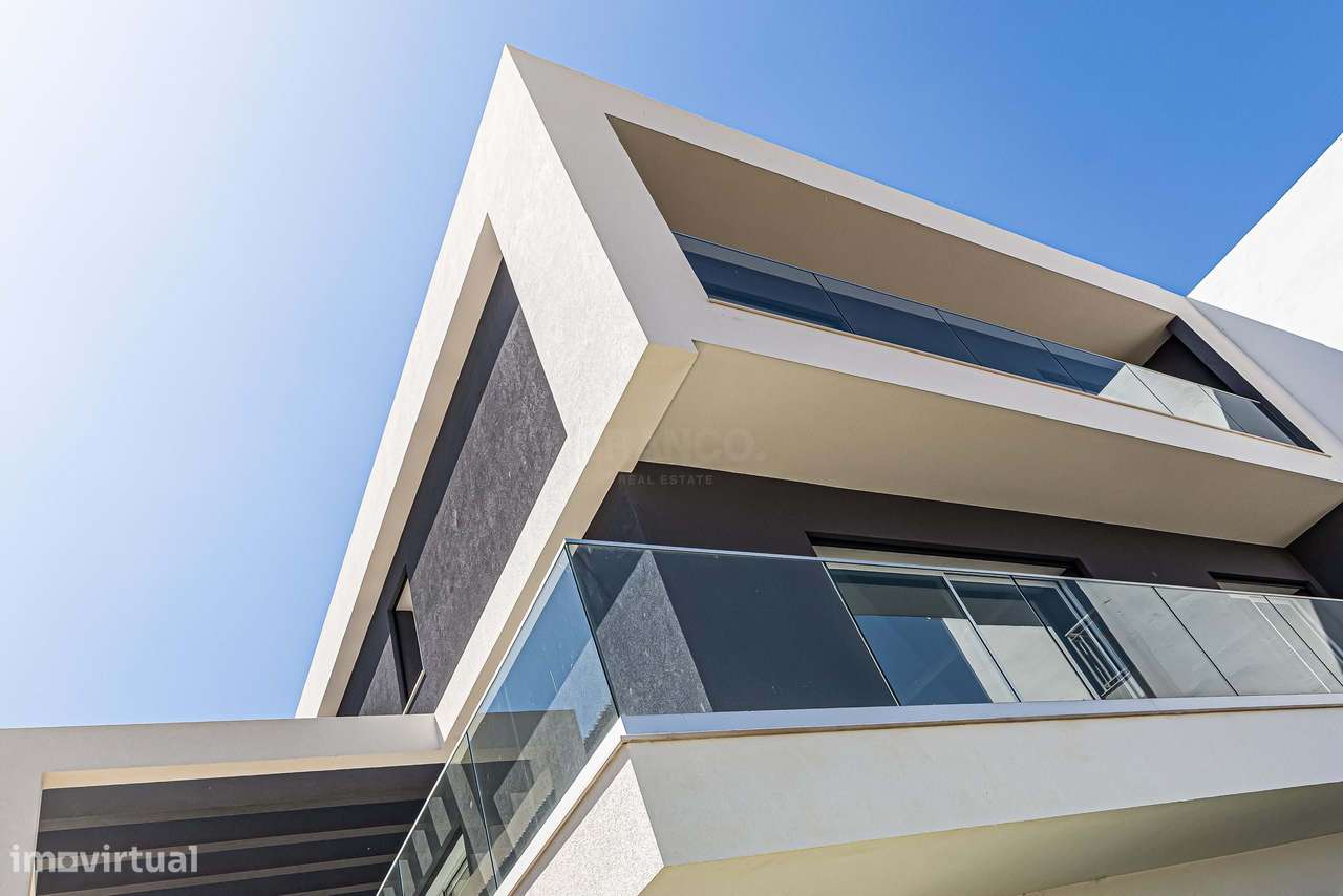 Moradia Contemporânea T3 com Garagem | Mexilhoeira Grande-33