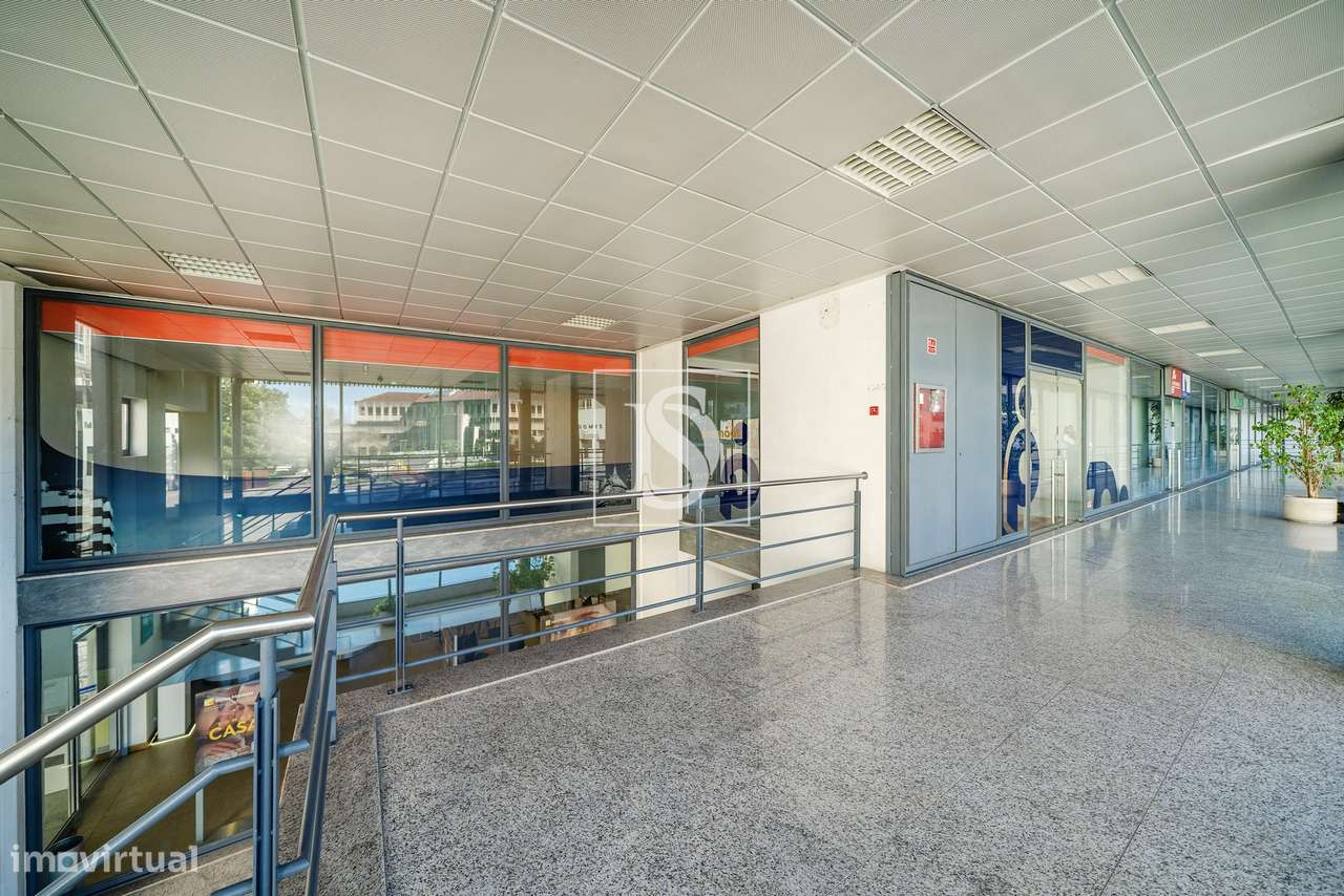 Loja 141m2 na Praça da Justiça, em frente ao Tribunal, Braga-5