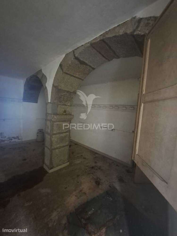 Prédio para reabilitação na zona histórica de Angra do Heroísmo - Grande imagem: 4/13