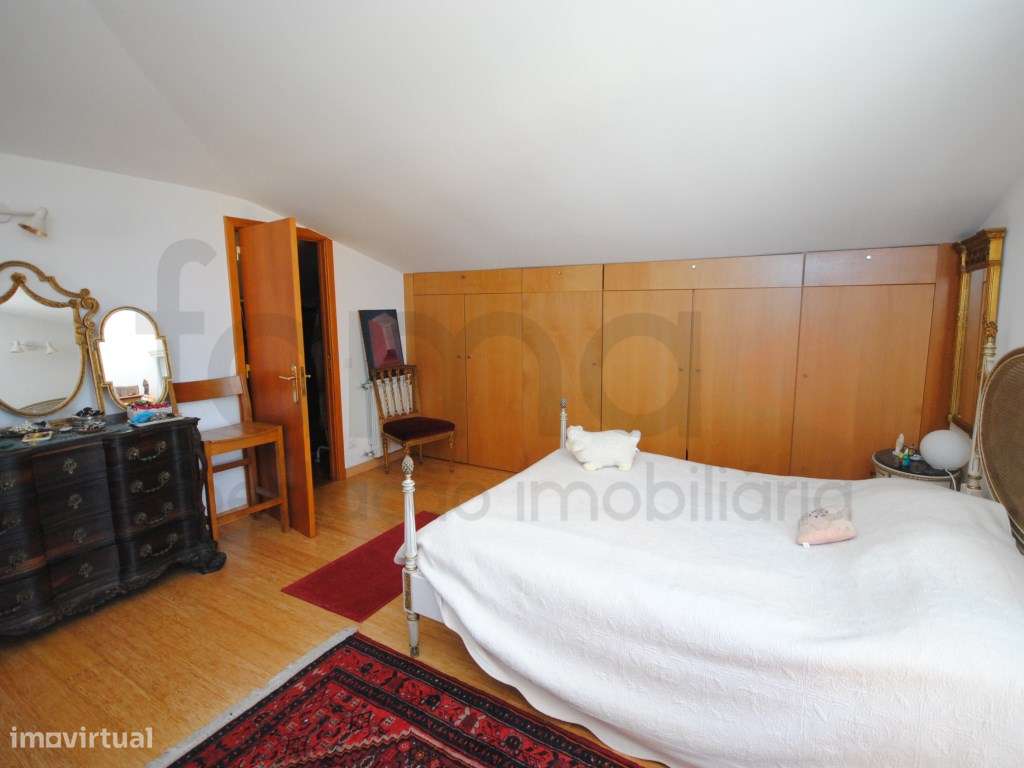Moradia T5 em Lote Urbano de 5.135m2-40