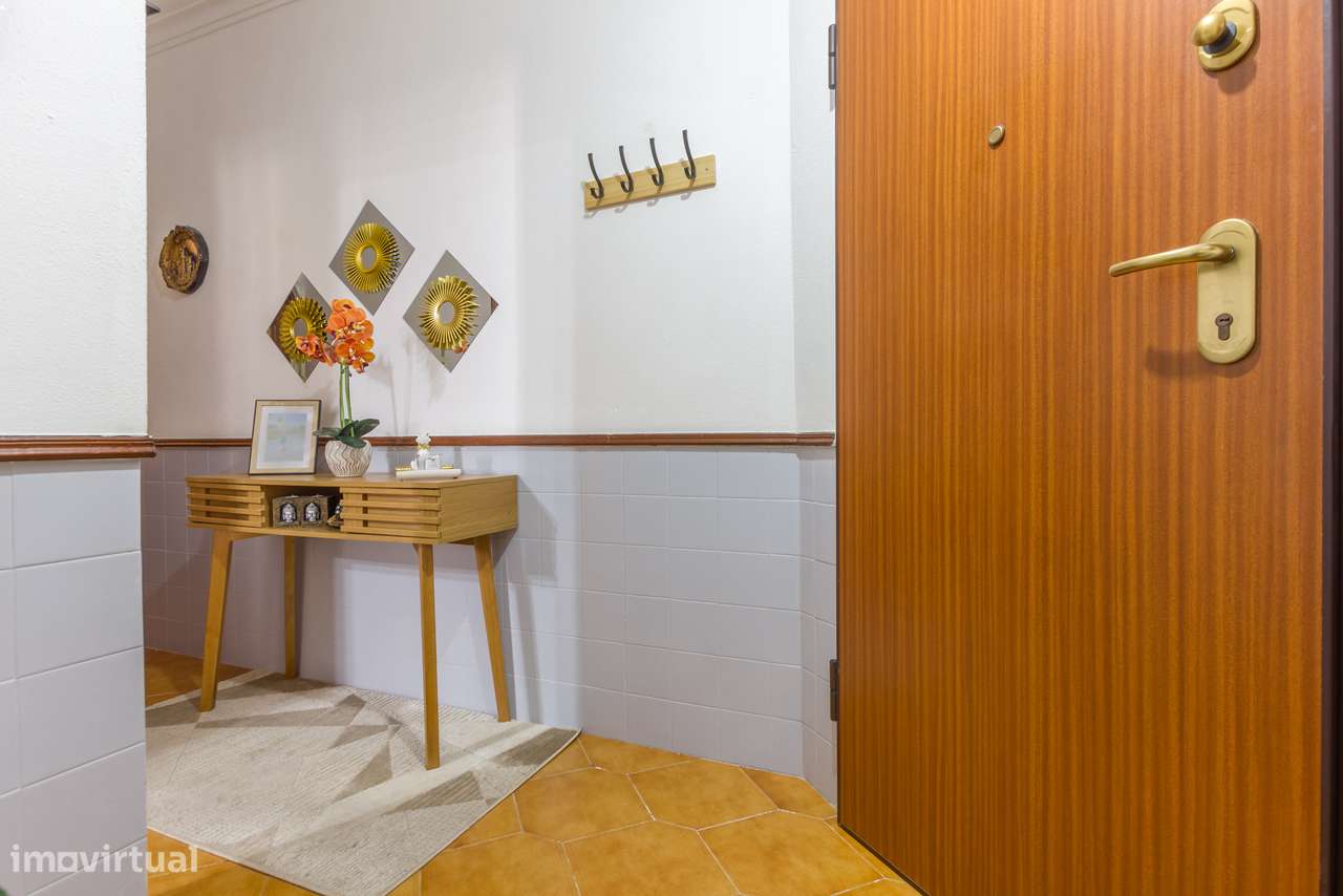 Apartamento T2 na Baixa Da Banheira na Rua do Mercado.-5