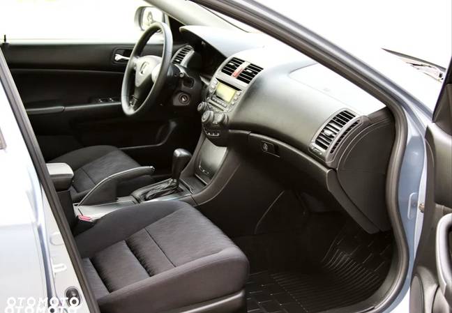 Honda Accord 2.0 Comfort - 12