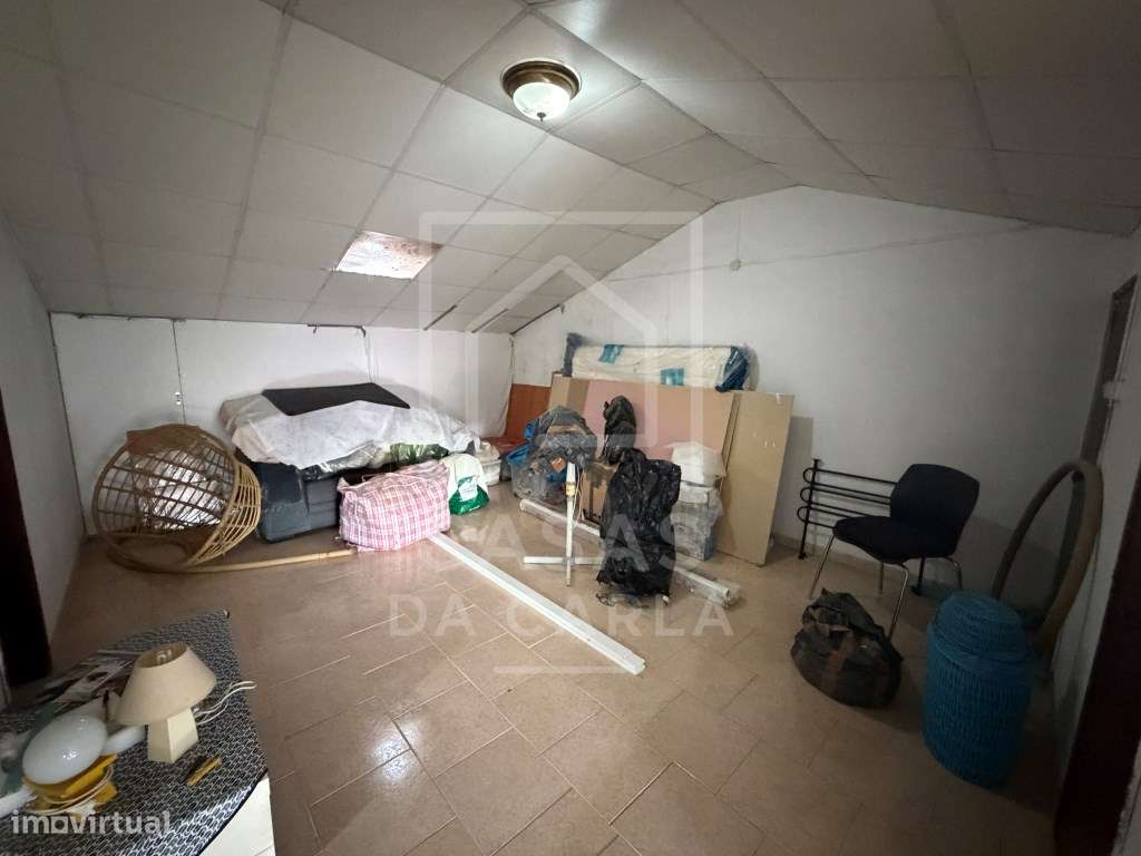 Moradia T2 com garagem e piscina completamente renovada em Canhestros-26
