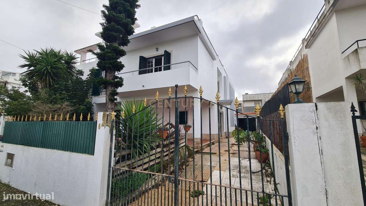Encantadora Moradia Em Sesimbra Castelo Com Jardim E Garagem