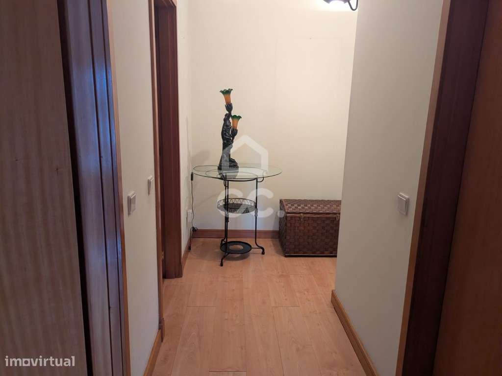 Apartamento T2 com 2 Lugares de garagem - Grande imagem: 4/27