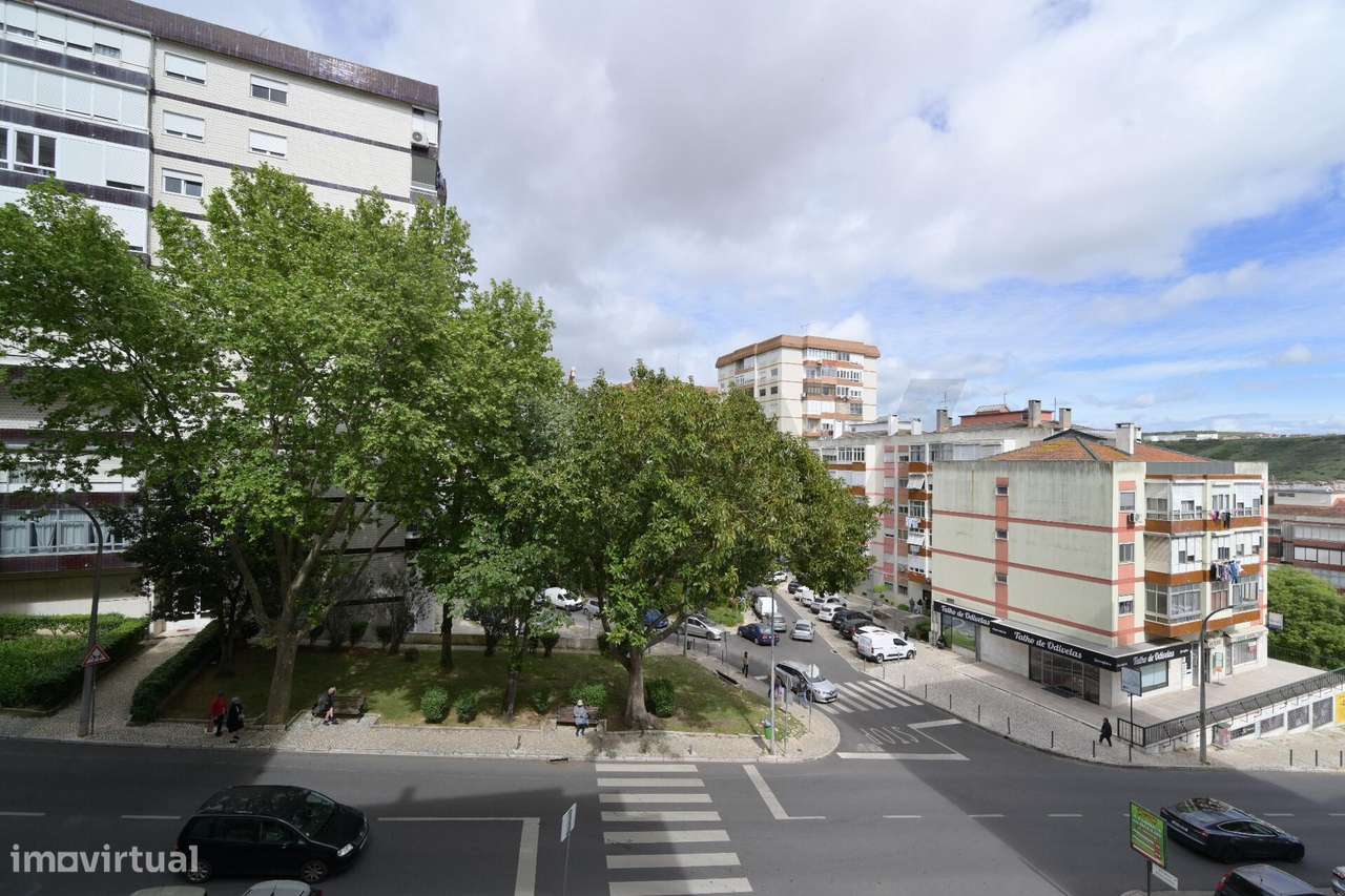 T2 Remodelado | Metro de Odivelas | Elevador | 2 WC | Luz Natural-10