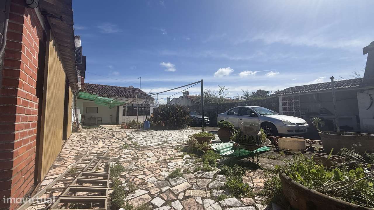 Moradia Isolada com Terreno Amplo em Parceiros da Igreja, torres novas-26