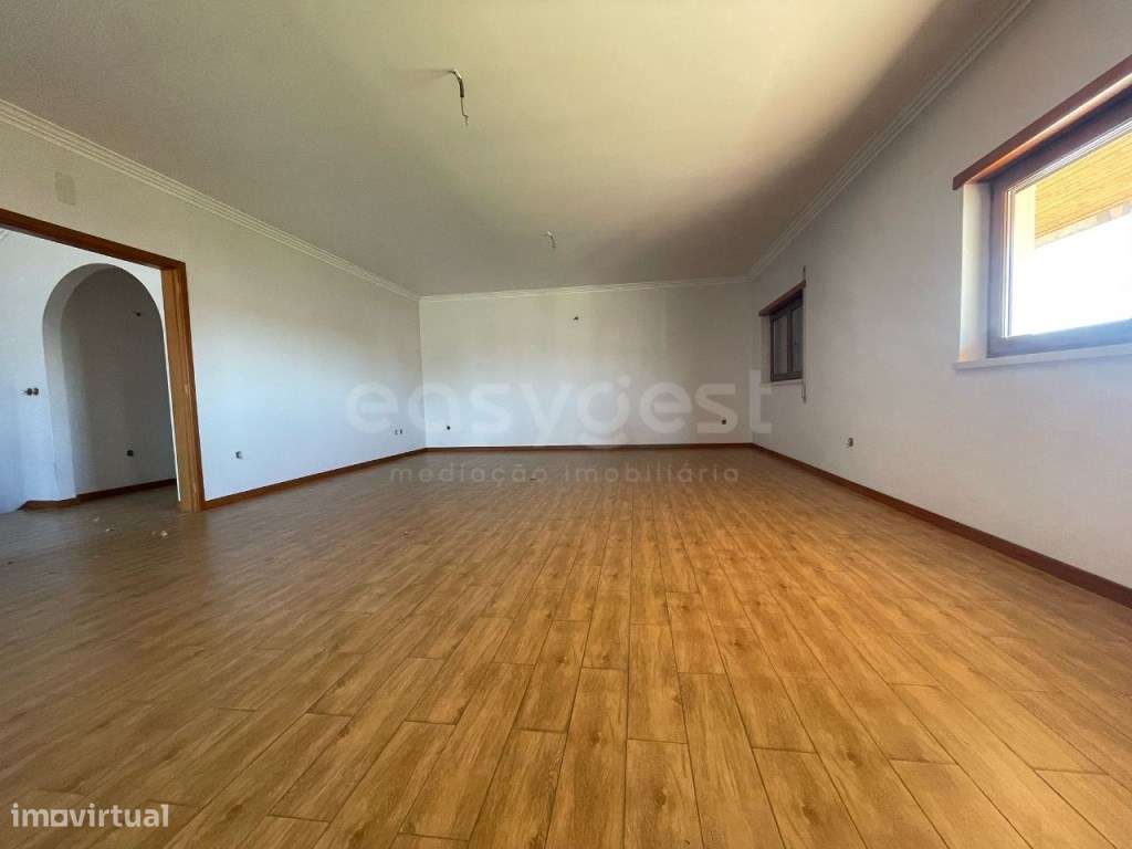 Moradia T5 localizada em Lamarosa, São Martinho de Árvore, a 15 min... - Grande imagem: 5/28