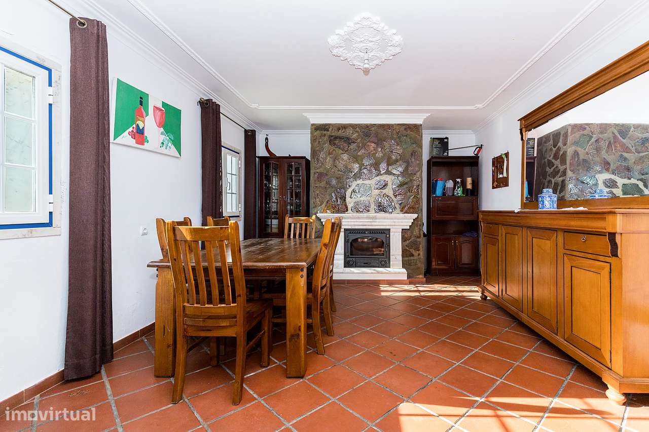 Moradia Isolada T4+2 com 245 m2 em Lote com 961 m2 na Aldeia de Nora,-8
