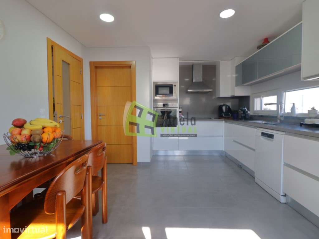 Moradia Geminada T3 com Piscina - Quinta do Conde - Grande imagem: 5/34