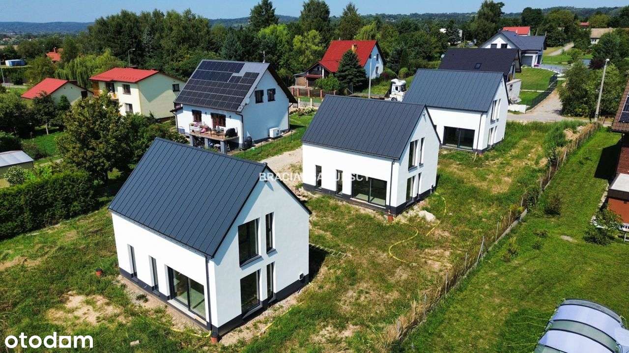 Nowe domy w sąsiedztwie terenów zielonych / Ujazd - Pełny obrazek: 4/20