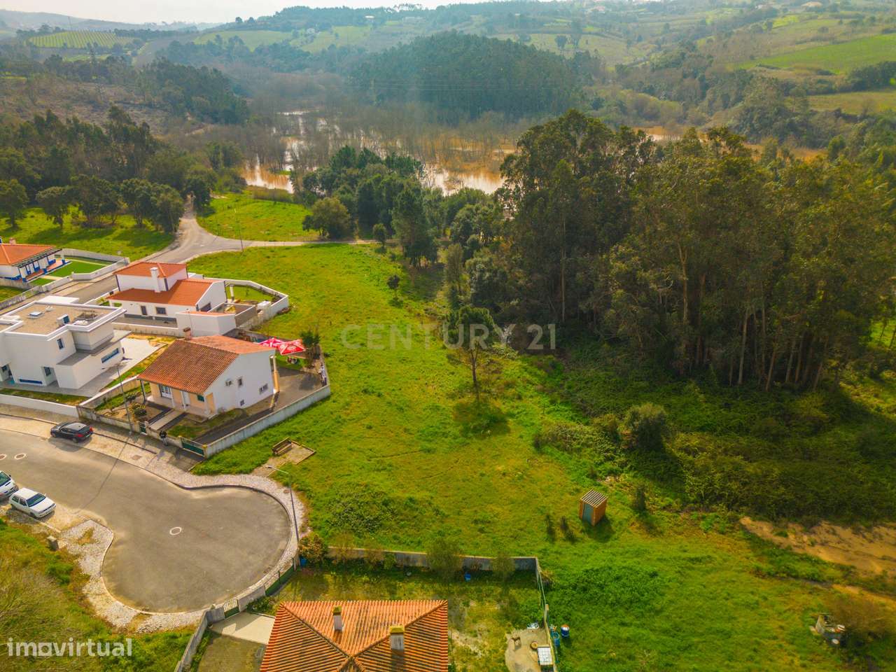 Lote de terreno com 646 m² situado em Casais da Areia, A-dos-Negros.-10