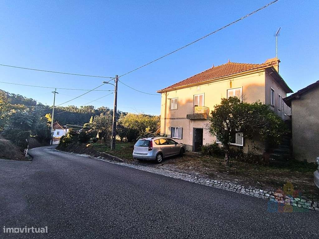 Moradia T5 com terreno em localização tranquila em Ourém - Grande imagem: 2/13