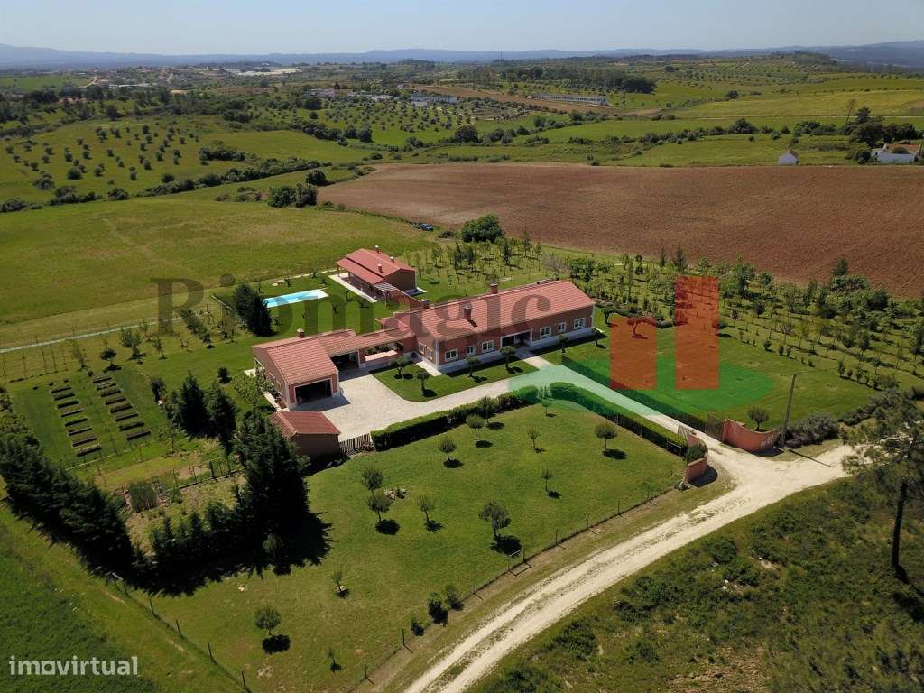 Espectacular Moradia T3 com Piscina e Terreno em Rio Maior - Grande imagem: 4/49