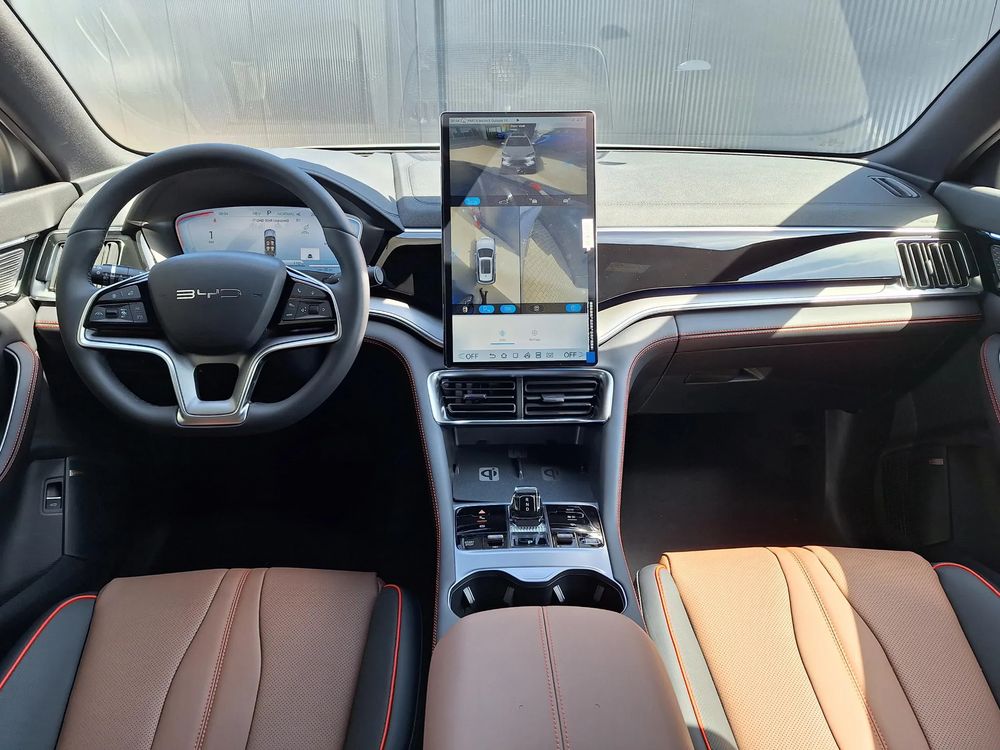 Demo / Zasięg 1080 km / Head-UP / Audio Infinity / Kamera 360