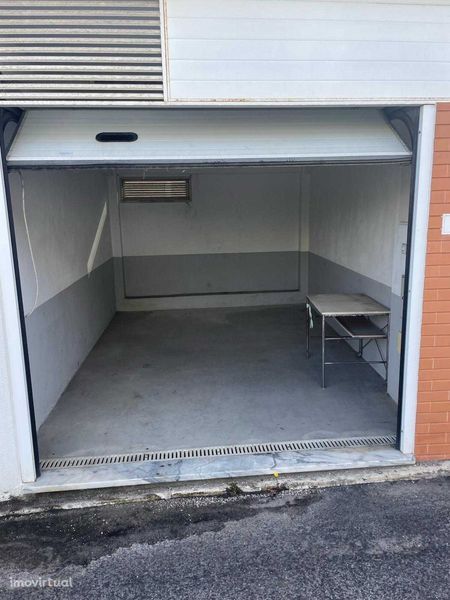 Garagem / Box no Estoril