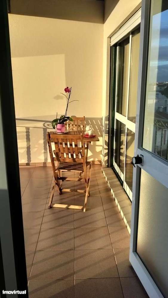 LUXUOSA PENTHOUSE  MOBILADA (T4/ 3BANHOS )AO LADO LIS & ALDI/ ELEVADOR - Grande imagem: 2/53