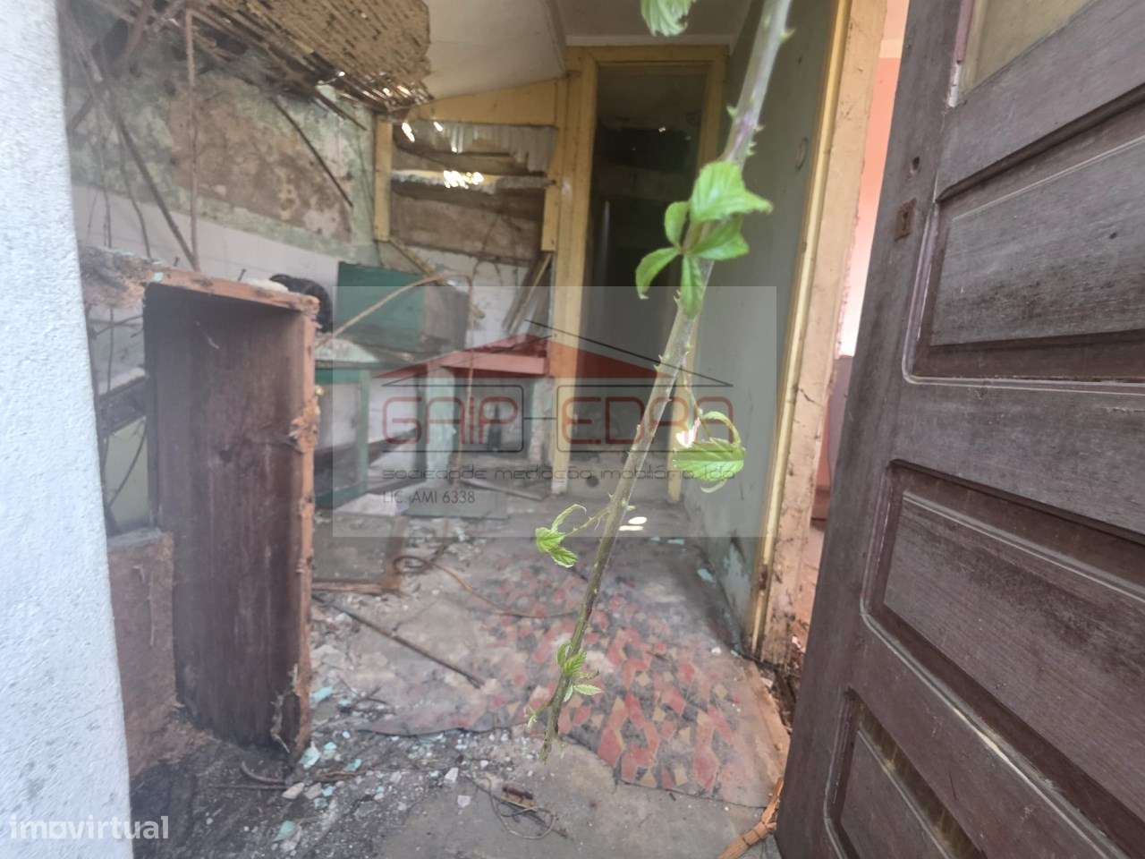 Moradia térrea com terreno 140 000 € em Esmoriz para restauro-11
