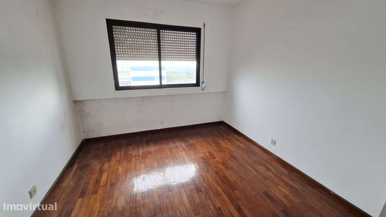 Apartamento T3 com 100m² em Santo António da Charneca-11