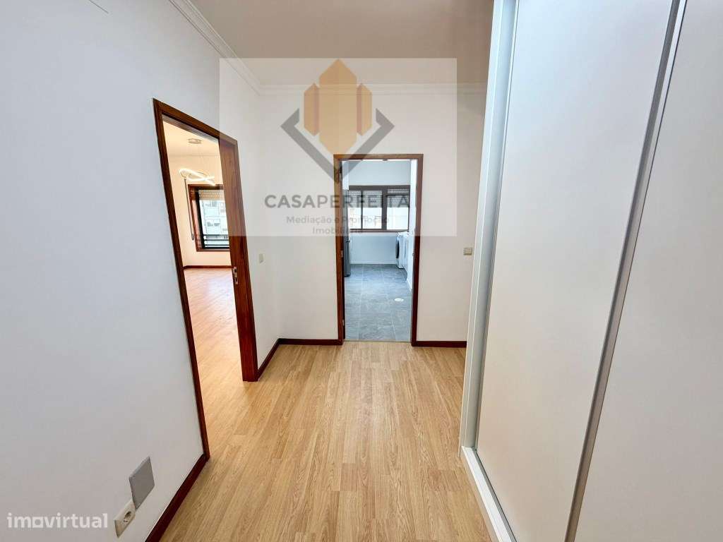 Fabuloso T2 Renovado com 100m2 - Próximo à Nova Linha de Metro e Es...-7