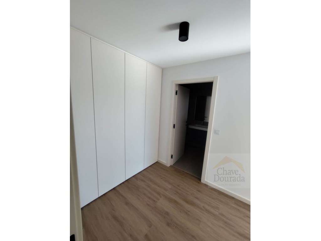 Apartamento T2 com 100m2 novo no Areeiro-13
