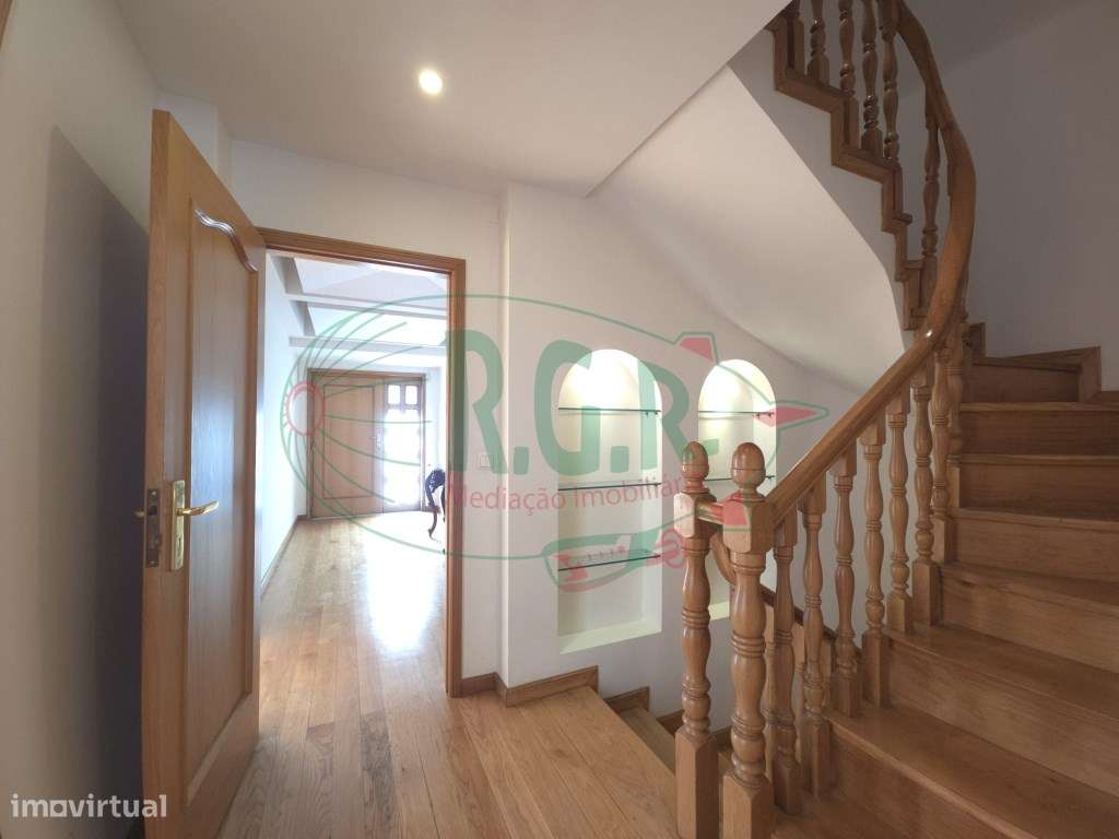 Moradia Isolada T3 | Piscina | Vistas Rio | 5 Min Porto-40