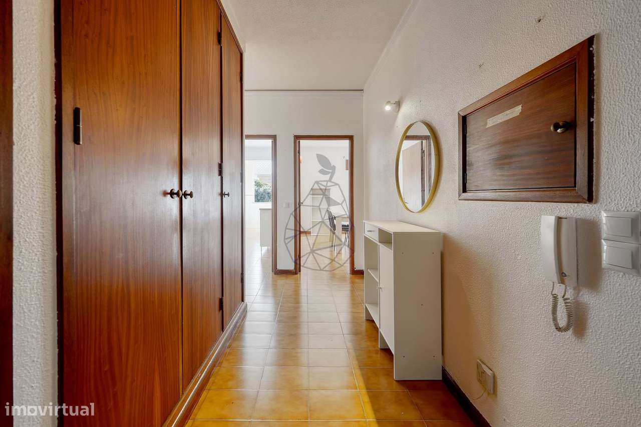 Espaçoso apartamento T2 com 92 m2 nos Três Bicos em Portimão - Grande imagem: 4/37