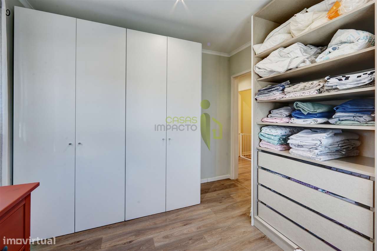 Moradia Clássica T3 transformada em T4, em Rio de Mouro, Sintra-26