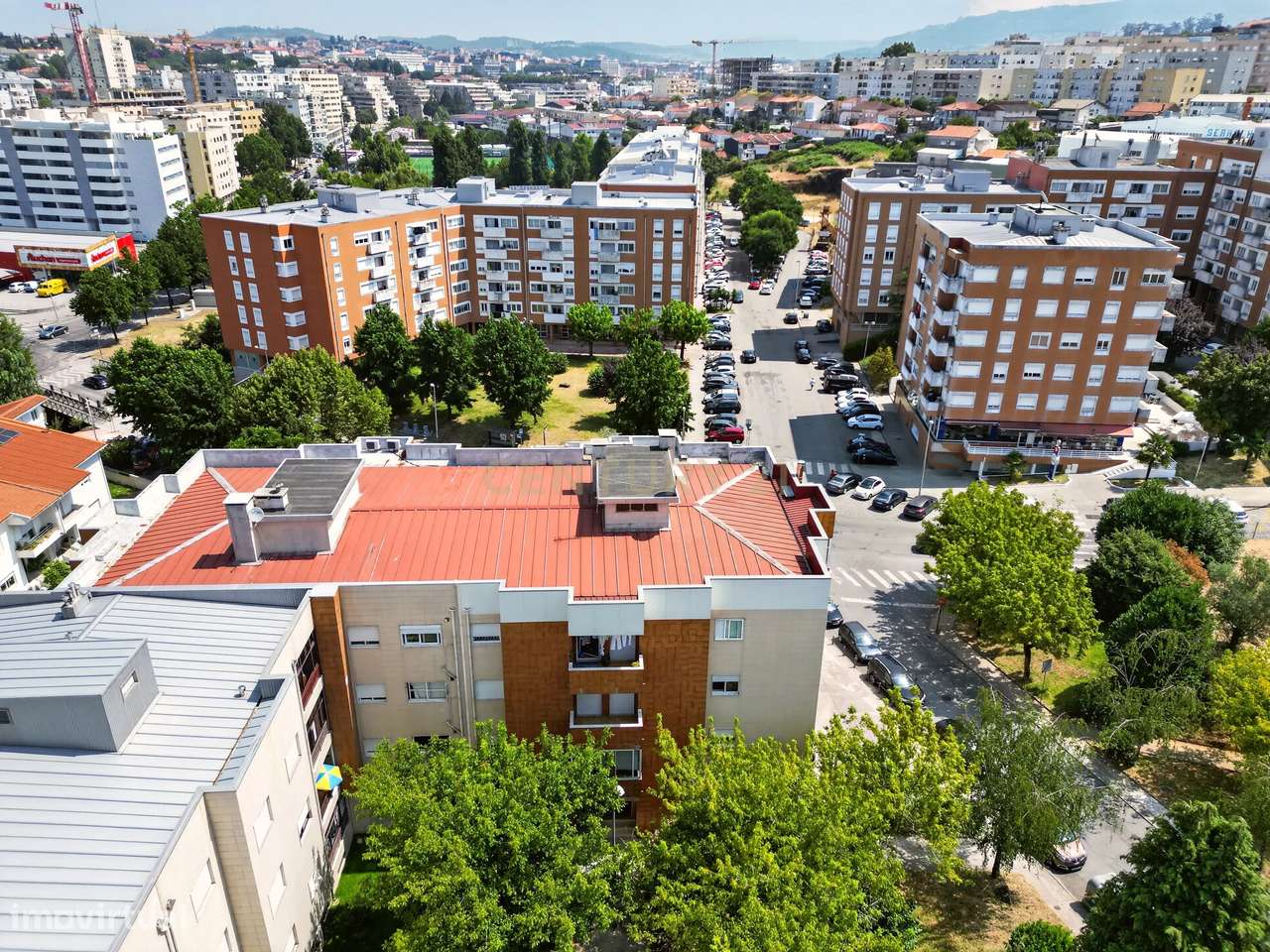 T3+1 com Garagem Fechada e Elevador | Lomar – Braga-24