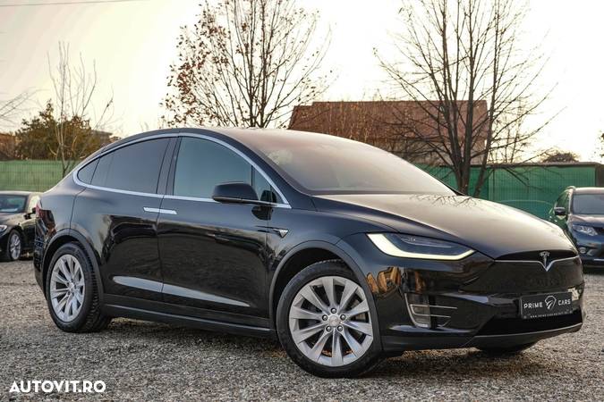 Tesla Model X - 15