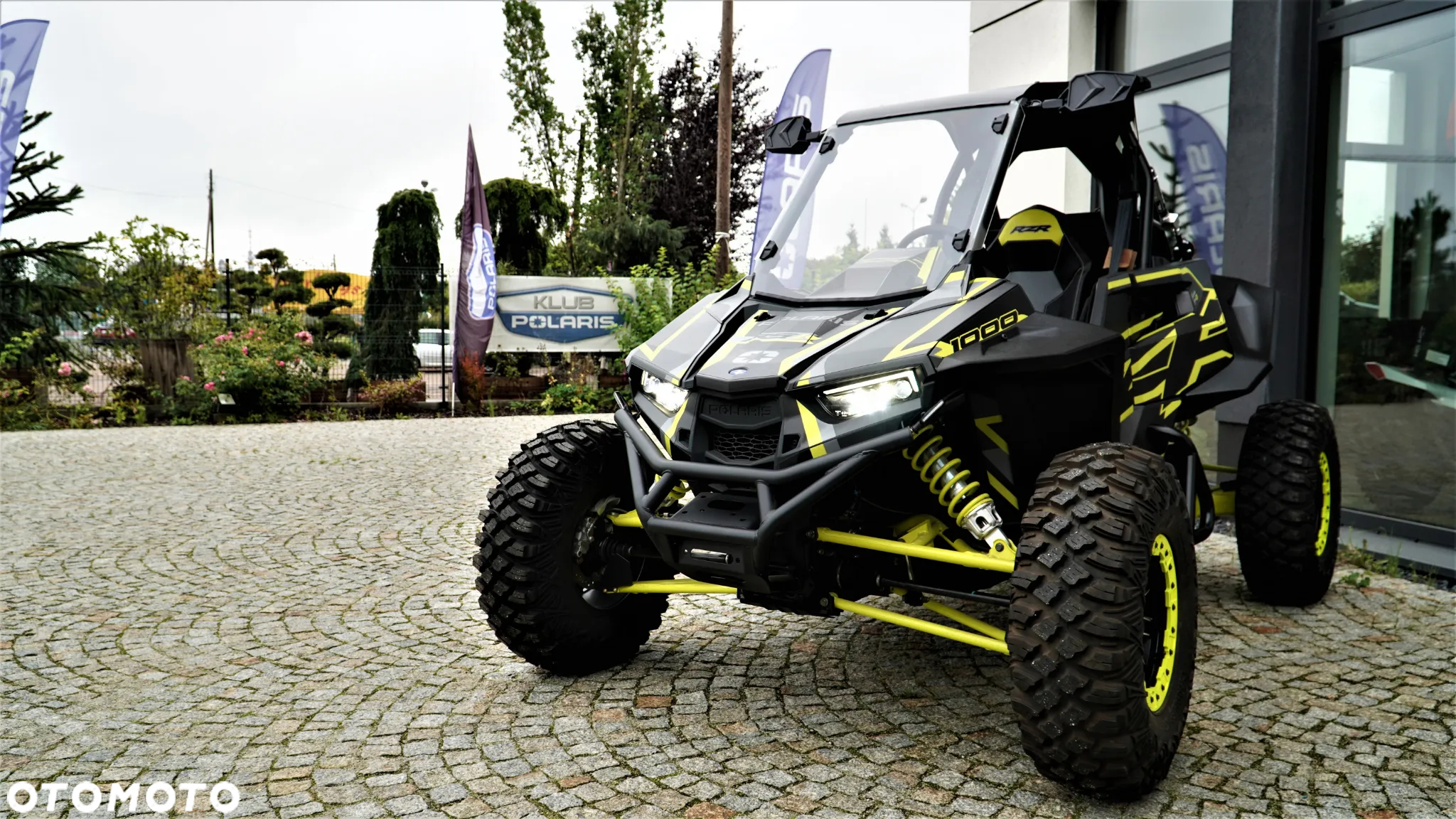 Polaris RZR - 16