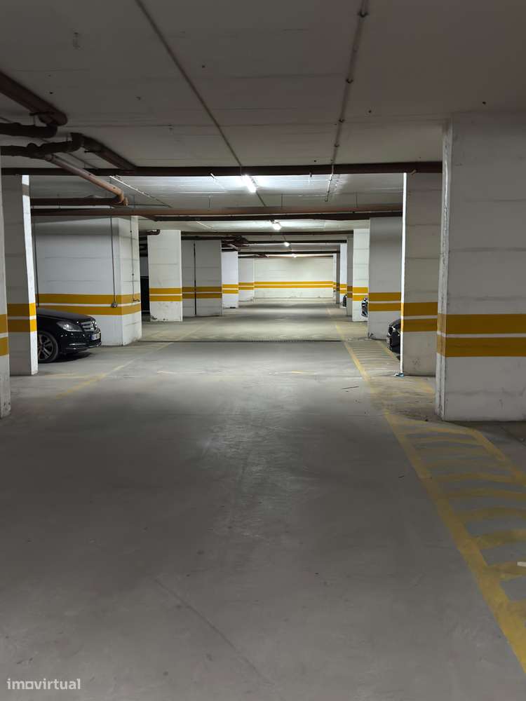 T4 com varanda, garagem e acessibilidade, 195m²-41