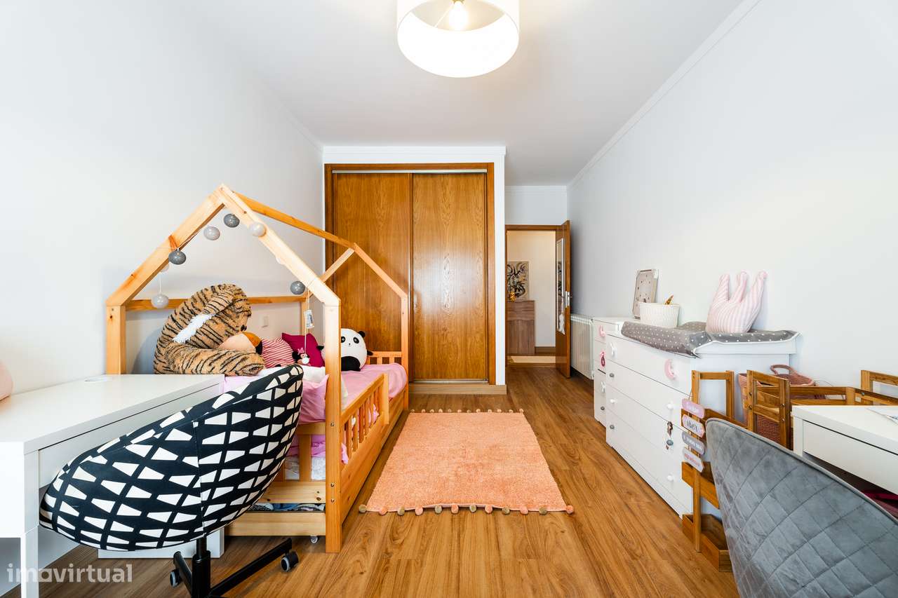 Apartamento T3, com vista castelo, na Urb. Vale do Mocho, em Leiria-9
