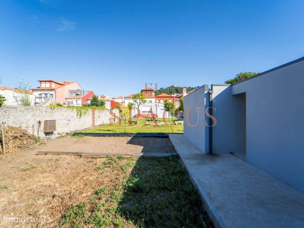 Moradia T3 em Banda no Coração de Viana do Castelo-35